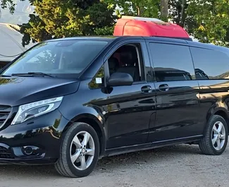 Vista frontale di un noleggio Mercedes-Benz Vito in Bar, Montenegro ✓ Auto #2274. ✓ Cambio Automatico TM ✓ 2 recensioni.