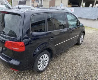 Noleggio auto Volkswagen Touran 2012 in Albania, con carburante Diesel e 130 cavalli di potenza ➤ A partire da 30 EUR al giorno.