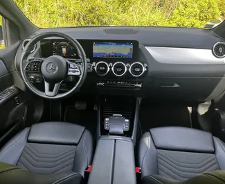 Mercedes-Benz B-Class 2021 disponibile per il noleggio a Rafailovici, con limite di chilometraggio di illimitato.