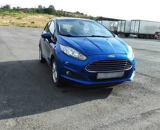 Vista frontale di un noleggio Ford Fiesta a Yerevan, Armenia ✓ Auto #10345. ✓ Cambio Automatico TM ✓ 0 recensioni.