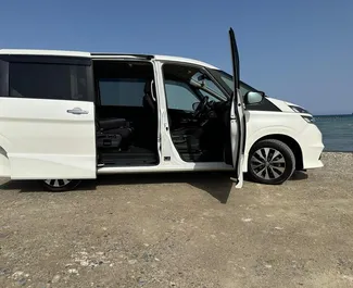 Noleggio auto Nissan Serena #10321 Automatico a Larnaca, dotata di motore 2,0L ➤ Da Maxim a Cipro.