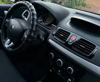 Noleggio Renault Megane SW. Auto Comfort per il noleggio in Albania ✓ Cauzione di Deposito di 150 EUR ✓ Opzioni assicurative RCT, CDW, SCDW, All'estero.