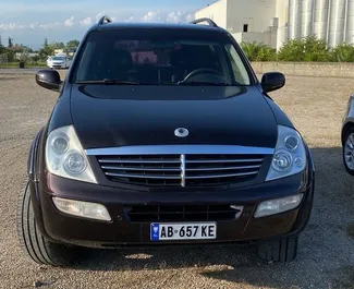 Vista frontale di un noleggio SsangYong Rexton a Tirana, Albania ✓ Auto #10503. ✓ Cambio Automatico TM ✓ 0 recensioni.