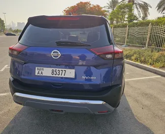 Noleggio auto Nissan Rogue 2021 negli Emirati Arabi Uniti, con carburante Benzina e 200 cavalli di potenza ➤ A partire da 150 AED al giorno.