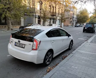 Noleggio auto Toyota Prius 2013 in Georgia, con carburante Ibrido e 99 cavalli di potenza ➤ A partire da 62 GEL al giorno.