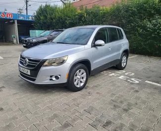 Vista frontale di un noleggio Volkswagen Tiguan a Kutaisi, Georgia ✓ Auto #7821. ✓ Cambio Manuale TM ✓ 0 recensioni.