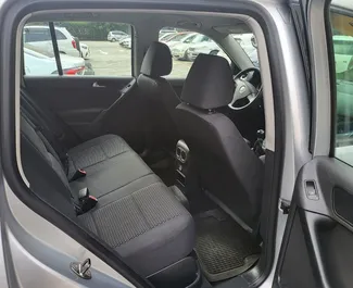 Noleggio Volkswagen Tiguan. Auto Comfort, Crossover per il noleggio in Georgia ✓ Cauzione di Senza deposito ✓ Opzioni assicurative RCT, CDW, SCDW, FDW, Passeggeri, Furto, Senza deposito.