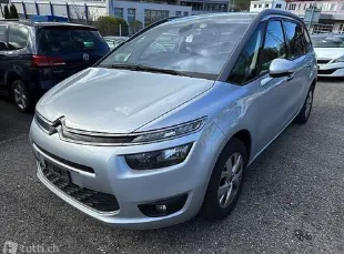 Vista frontale di un noleggio Citroen C4 Grand Picasso a Tirana, Albania ✓ Auto #10501. ✓ Cambio Automatico TM ✓ 0 recensioni.