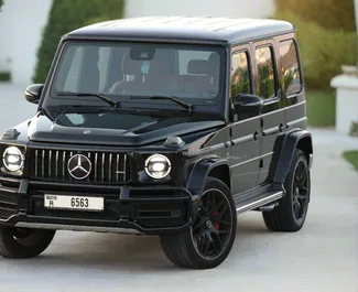 Vista frontale di un noleggio Mercedes-Benz G63 AMG a Dubai, Emirati Arabi Uniti ✓ Auto #6163. ✓ Cambio Automatico TM ✓ 0 recensioni.