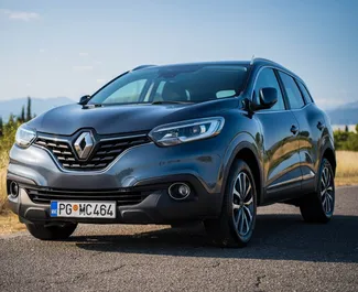 Vista frontale di un noleggio Renault Kadjar a Podgorica, Montenegro ✓ Auto #10553. ✓ Cambio Manuale TM ✓ 0 recensioni.