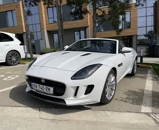 Vista frontale di un noleggio Jaguar F-Type a Tbilisi, Georgia ✓ Auto #6328. ✓ Cambio Automatico TM ✓ 0 recensioni.