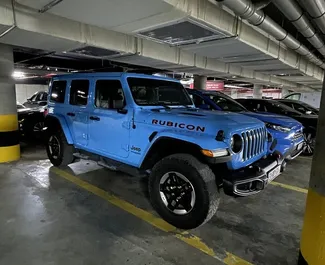 Interni di Jeep Wrangler Rubicon in affitto in Georgia. Un'ottima auto da 5 posti con cambio Automatico.