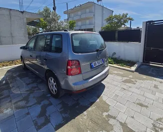 Noleggio Volkswagen Touran. Auto Comfort, Monovolume per il noleggio in Albania ✓ Cauzione di Deposito di 100 EUR ✓ Opzioni assicurative RCT.