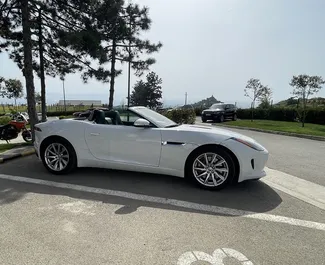 Jaguar F-Type 2015 disponibile per il noleggio a Tbilisi, con limite di chilometraggio di 200 km/giorno.