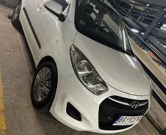 Noleggio Hyundai i10. Auto Economica per il noleggio in Serbia ✓ Cauzione di Deposito di 200 EUR ✓ Opzioni assicurative CDW, Furto, Giovane.