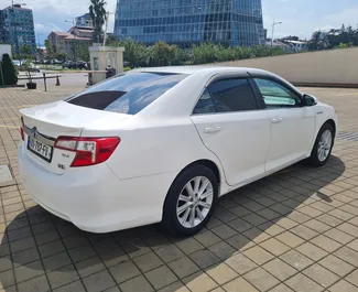 Noleggio auto Toyota Camry 2014 in Georgia, con carburante Ibrido e 154 cavalli di potenza ➤ A partire da 85 GEL al giorno.