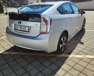 Noleggio Toyota Prius. Auto Economica, Comfort per il noleggio in Georgia ✓ Cauzione di Deposito di 280 GEL ✓ Opzioni assicurative RCT, SCDW.