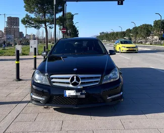 Vista frontale di un noleggio Mercedes-Benz C-Class a Tirana, Albania ✓ Auto #9976. ✓ Cambio Automatico TM ✓ 0 recensioni.