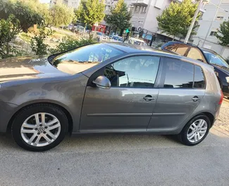 Vista frontale di un noleggio Volkswagen Golf 5 a Durazzo, Albania ✓ Auto #8609. ✓ Cambio Automatico TM ✓ 0 recensioni.