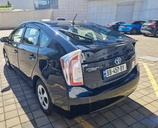 Noleggio Toyota Prius. Auto Economica, Comfort per il noleggio in Georgia ✓ Cauzione di Deposito di 280 GEL ✓ Opzioni assicurative RCT, SCDW.