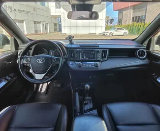 Motore Ibrido da 2,5L di Toyota Rav4 2018 per il noleggio a Batumi.