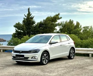 Vista frontale di un noleggio Volkswagen Polo a Budva, Montenegro ✓ Auto #10210. ✓ Cambio Manuale TM ✓ 0 recensioni.