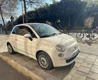 Vista frontale di un noleggio Fiat 500 a Tirana, Albania ✓ Auto #10592. ✓ Cambio Manuale TM ✓ 1 recensioni.