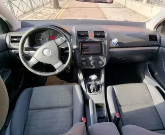 Noleggio Volkswagen Golf 5. Auto Economica, Comfort per il noleggio in Albania ✓ Cauzione di Senza deposito ✓ Opzioni assicurative RCT, All'estero, Giovane.