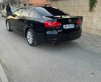 Noleggio auto Volkswagen Jetta 2012 in Albania, con carburante Gas e 170 cavalli di potenza ➤ A partire da 33 EUR al giorno.