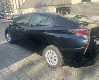 Noleggio auto Toyota Prius 2016 in Georgia, con carburante Ibrido e 120 cavalli di potenza ➤ A partire da 100 GEL al giorno.