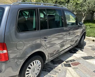 Noleggio auto Volkswagen Touran 2006 in Albania, con carburante Diesel e 103 cavalli di potenza ➤ A partire da 20 EUR al giorno.