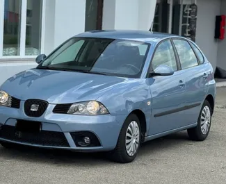 Vista frontale di un noleggio SEAT Ibiza a Durazzo, Albania ✓ Auto #10675. ✓ Cambio Manuale TM ✓ 0 recensioni.