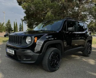 Vista frontale di un noleggio Jeep Renegade a Tbilisi, Georgia ✓ Auto #10616. ✓ Cambio Automatico TM ✓ 0 recensioni.