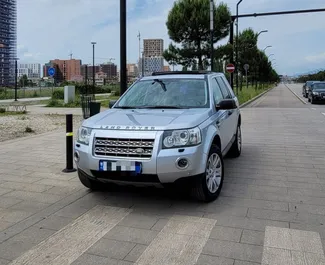 Vista frontale di un noleggio Land Rover Freelander a Tirana, Albania ✓ Auto #10510. ✓ Cambio Automatico TM ✓ 0 recensioni.