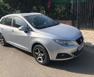 Vista frontale di un noleggio SEAT Ibiza SW a Tirana, Albania ✓ Auto #10546. ✓ Cambio Manuale TM ✓ 0 recensioni.