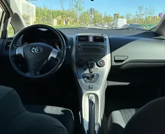 Noleggio Toyota Auris. Auto Economica, Comfort per il noleggio in Albania ✓ Cauzione di Deposito di 100 EUR ✓ Opzioni assicurative RCT.