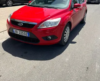 Vista frontale di un noleggio Ford Focus a Durazzo, Albania ✓ Auto #10671. ✓ Cambio Manuale TM ✓ 0 recensioni.