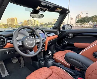 Noleggio Mini Cooper S Cabrio. Auto Comfort, Premium, Cabrio per il noleggio negli Emirati Arabi Uniti ✓ Cauzione di Deposito di 1500 AED ✓ Opzioni assicurative RCT, CDW.