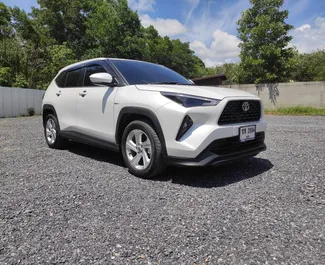 Noleggio auto Toyota Yaris Cross 2024 in Thailandia, con carburante Ibrido e 116 cavalli di potenza ➤ A partire da 900 THB al giorno.