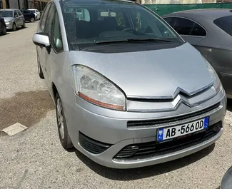 Vista frontale di un noleggio Citroen C4 Grand Picasso a Durazzo, Albania ✓ Auto #10790. ✓ Cambio Manuale TM ✓ 0 recensioni.