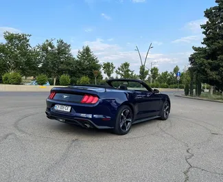 Ford Mustang Cabrio 2020 disponibile per il noleggio a Tbilisi, con limite di chilometraggio di 200 km/giorno.