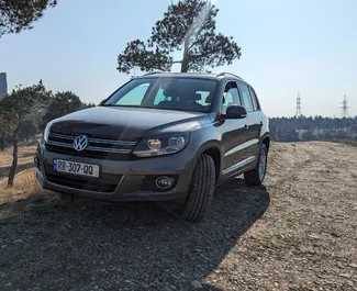 Vista frontale di un noleggio Volkswagen Tiguan a Kutaisi, Georgia ✓ Auto #10801. ✓ Cambio Automatico TM ✓ 0 recensioni.