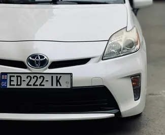 Noleggio auto Toyota Prius 2013 in Georgia, con carburante Benzina e 150 cavalli di potenza ➤ A partire da 98 GEL al giorno.