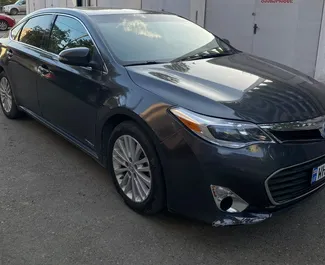 Noleggio auto Toyota Avalon 2019 in Georgia, con carburante Ibrido e 150 cavalli di potenza ➤ A partire da 170 GEL al giorno.