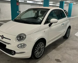 Vista frontale di un noleggio Fiat 500 Cabrio a Barcellona, Spagna ✓ Auto #10758. ✓ Cambio Automatico TM ✓ 0 recensioni.