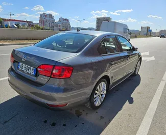 Noleggio Volkswagen Jetta. Auto Economica, Comfort per il noleggio in Albania ✓ Cauzione di Deposito di 200 EUR ✓ Opzioni assicurative CDW, SCDW, All'estero, Giovane.