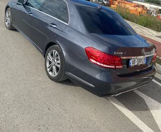 Noleggio auto Mercedes-Benz E-Class 2015 in Albania, con carburante Benzina e 136 cavalli di potenza ➤ A partire da 40 EUR al giorno.