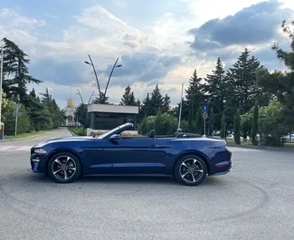 Motore Benzina da 2,3L di Ford Mustang Cabrio 2020 per il noleggio a Tbilisi.