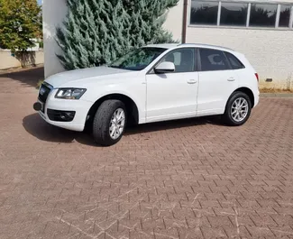 Audi Q5 2010 disponibile per il noleggio all'aeroporto di Tirana, con limite di chilometraggio di illimitato.