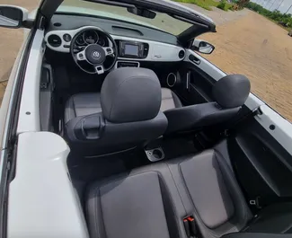 Noleggio auto Volkswagen Beetle Cabrio 2018 in Georgia, con carburante Benzina e 174 cavalli di potenza ➤ A partire da 202 GEL al giorno.